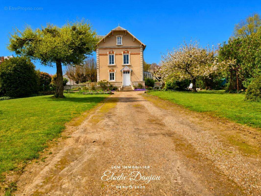 Maison de caractère avec jardin clos, garage en centre-ville de Vendôme - photo 15