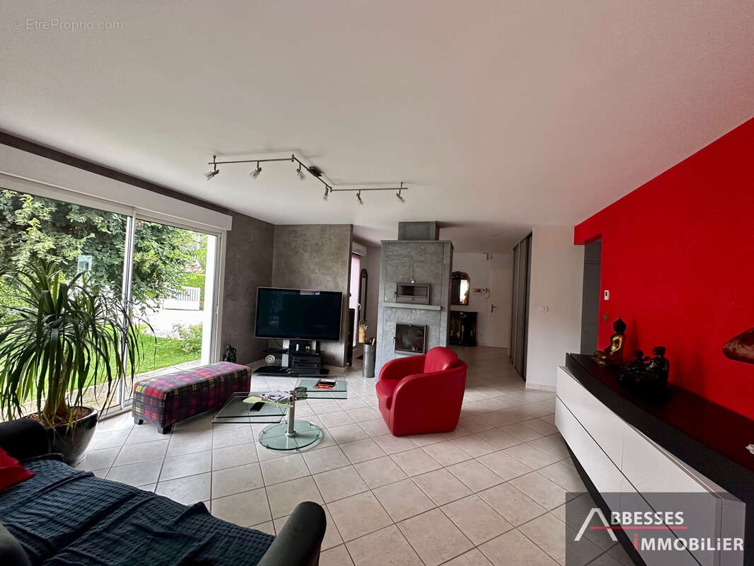 RAON AUX BOIS : Pavillon individuel de plain pied en excellent état - Très belle propriété clôturée - photo 6