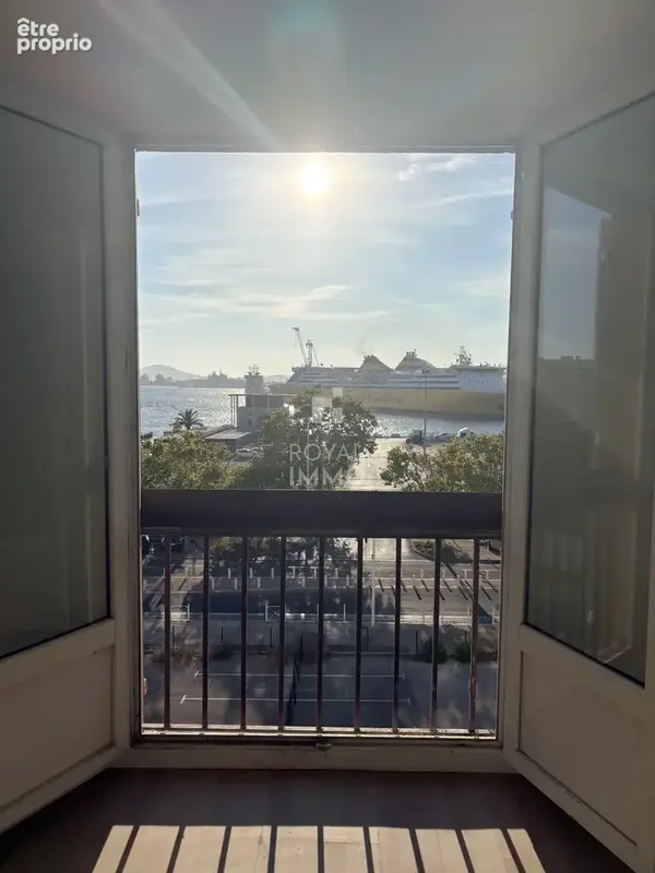 T2 entièrement rénové   Dernier étage   Vue mer et rade de Toulon - photo 10