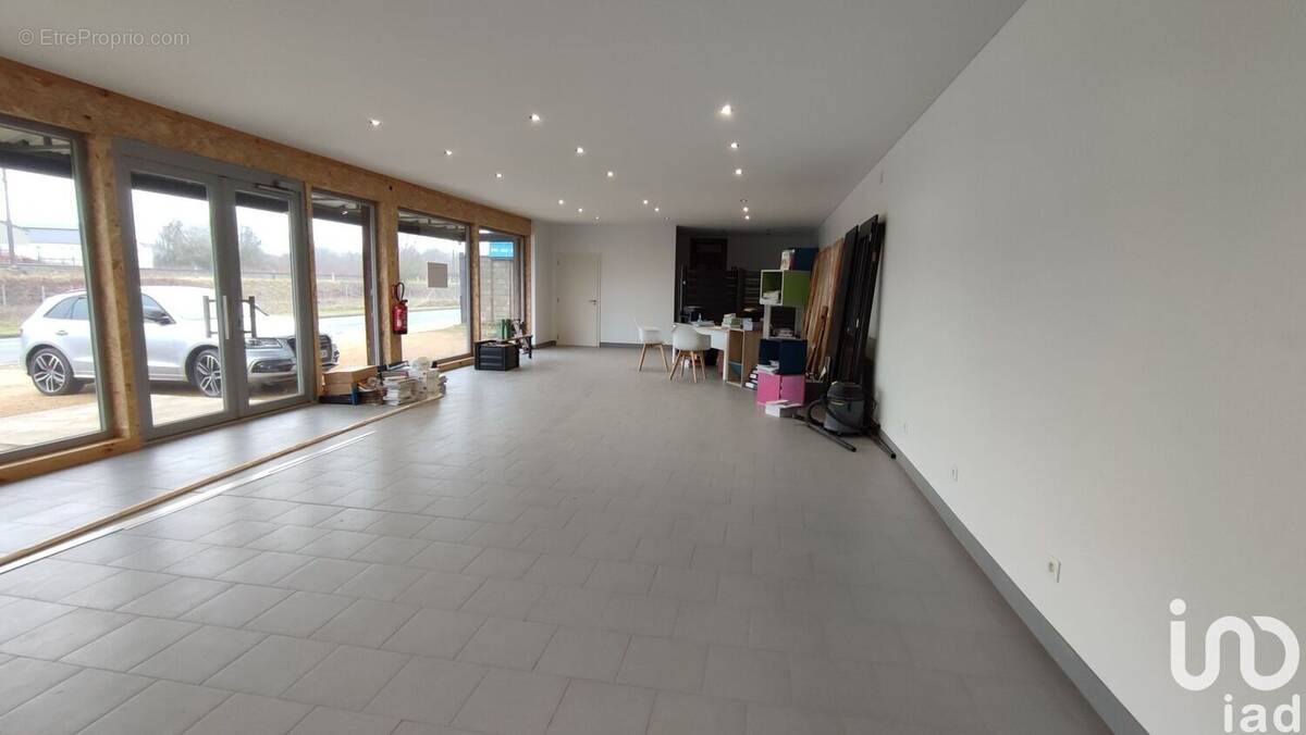 Photo 1 - Commerce à WADELINCOURT