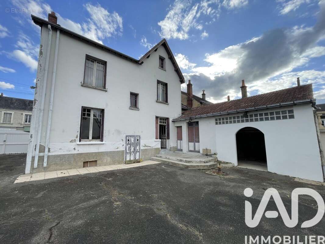 Maison 136 m² à Chateau-La-Valliere  - photo 2
