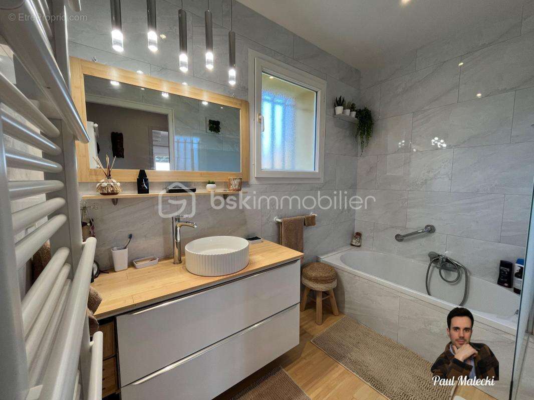 Maison à LA TOUR-DU-PIN