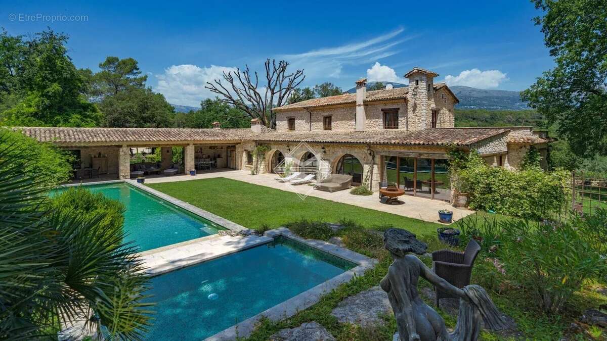 Maison à ROQUEFORT-LES-PINS