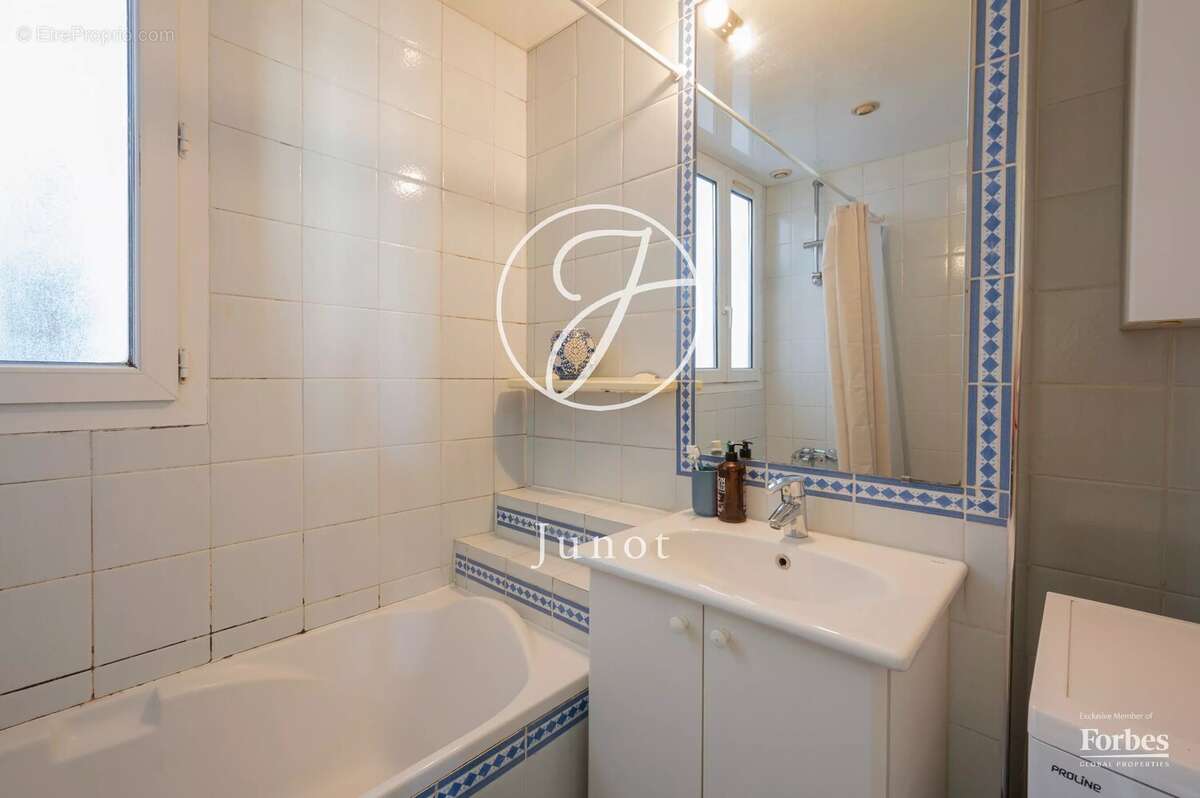 Appartement à PARIS-17E