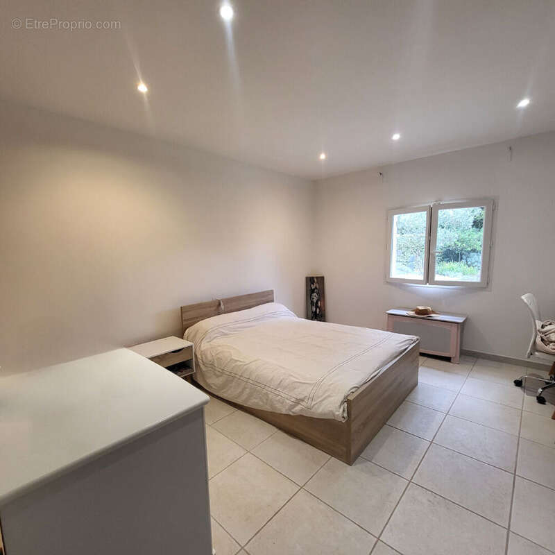 Maison à L'ISLE-SUR-LA-SORGUE