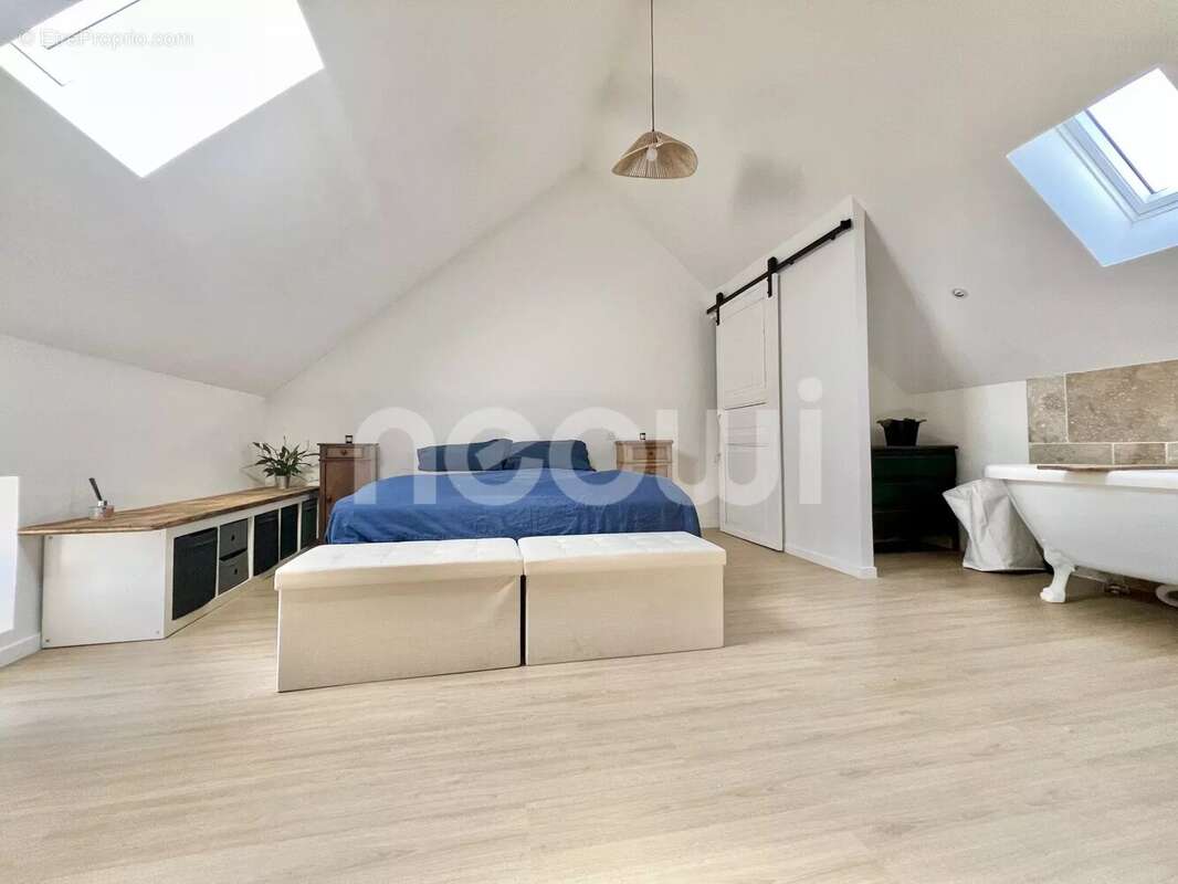 Maison à SAINT-AGOULIN