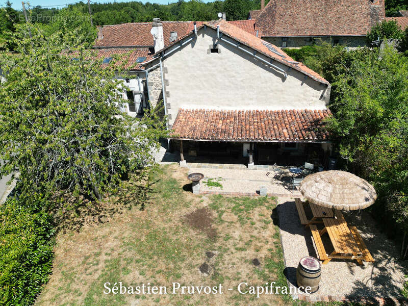 Dordogne (24) Maison en pierre rénovée à vendre 7 pièces SAINT ESTEPHE (24), gîte, garage, proximité du grand lac - photo 2