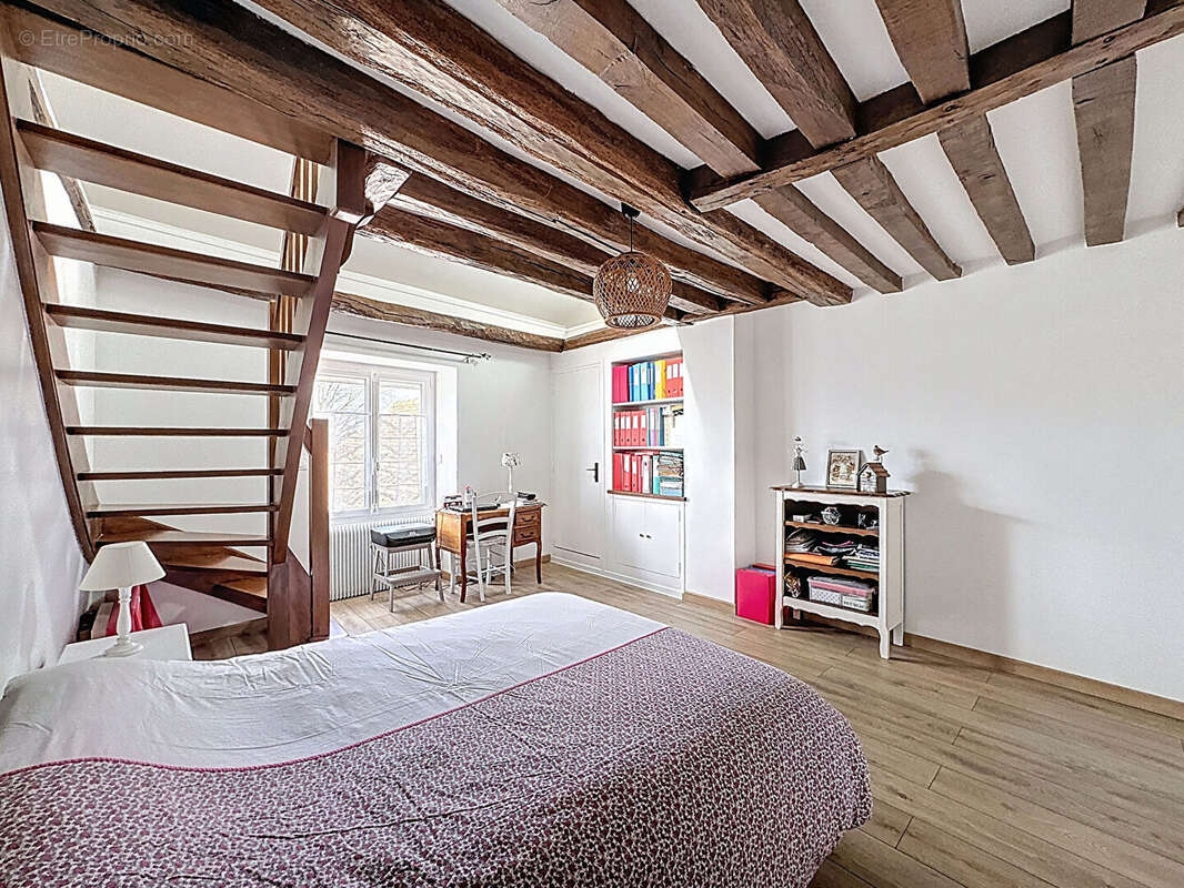 Maison à VAUX-LE-PENIL