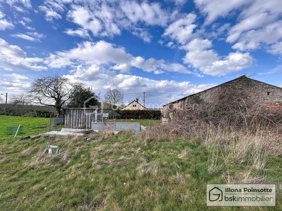 Maison à LA ROCHE-EN-BRENIL