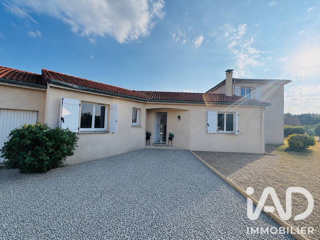 Photo 1 - Maison à SAINTE-AGATHE-LA-BOUTERESSE
