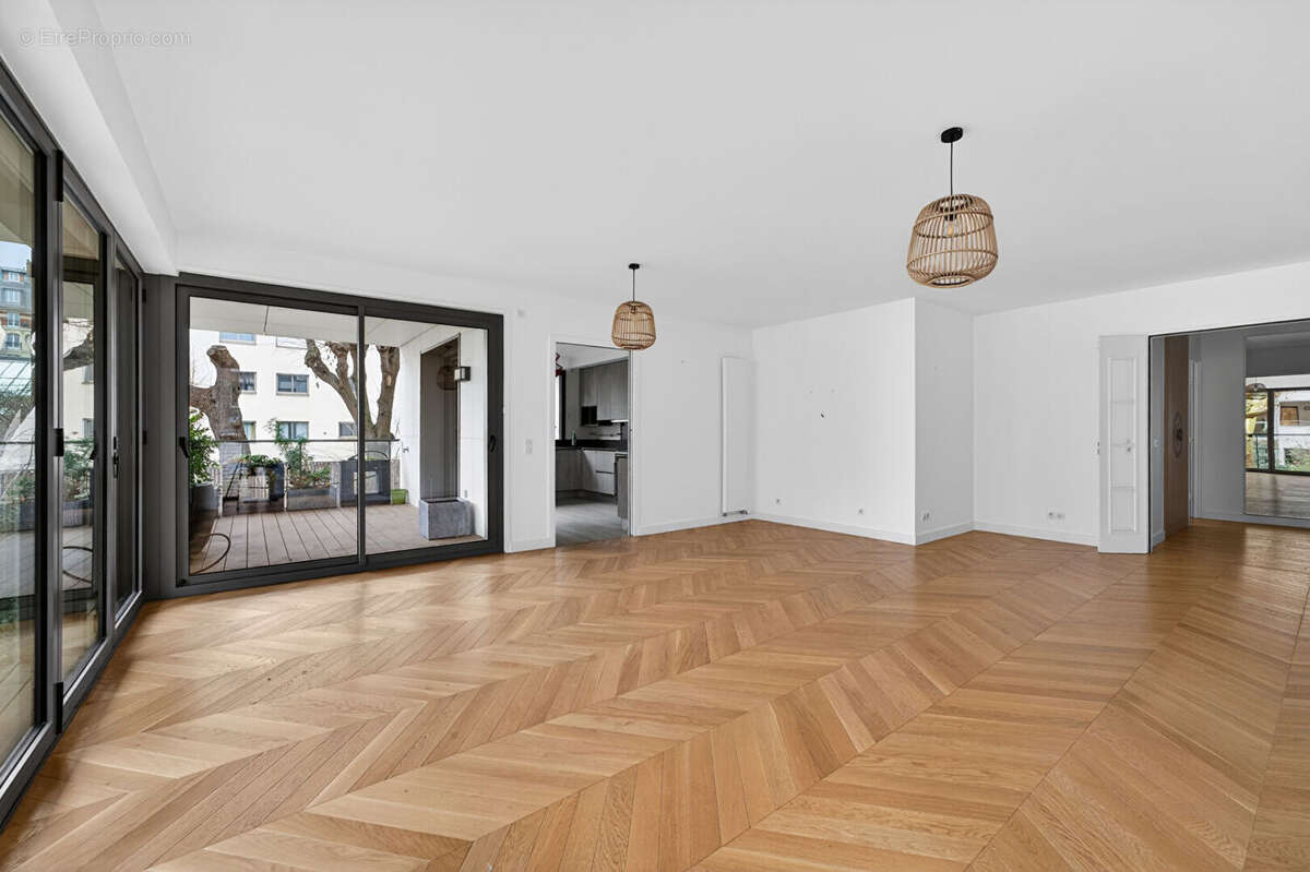 Appartement à PARIS-15E