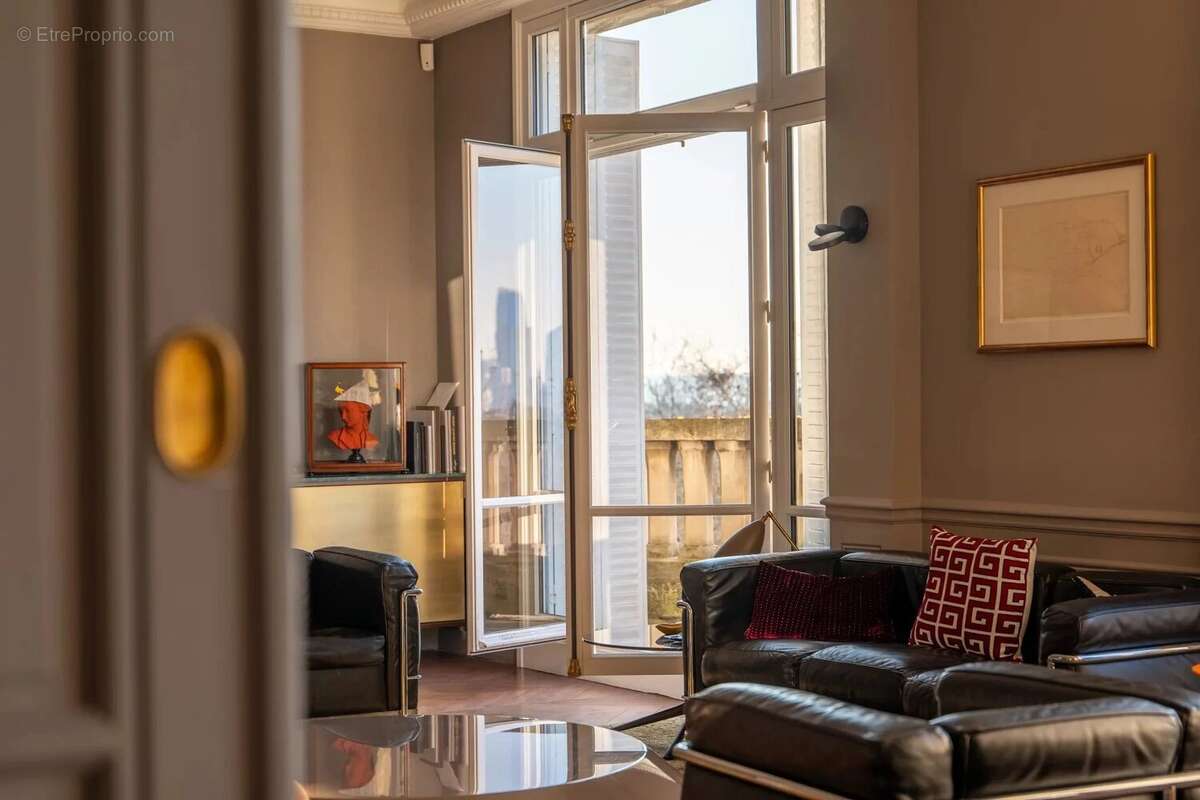 Appartement à PARIS-16E