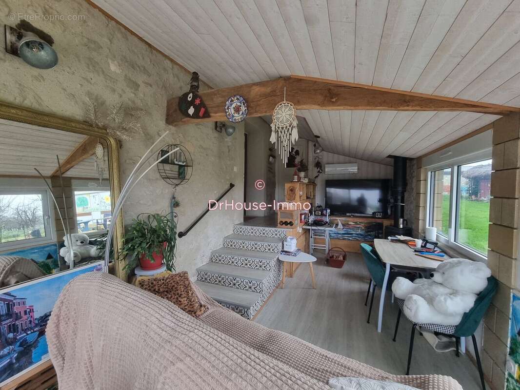 Maison 240 m² à Saint-Maurice-De-Lestapel  - photo 26
