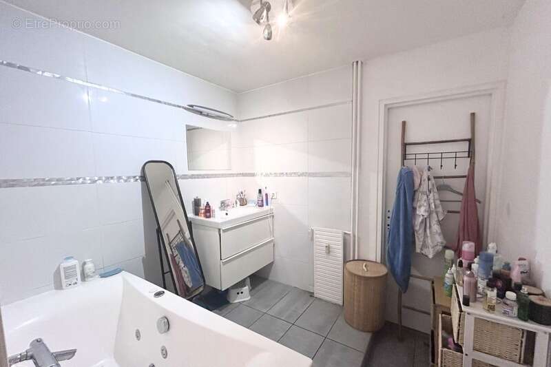 Appartement à vendre 5 pièces - Rez de jardin - CALME - PARKINGS - PROCHE DES COMMODITES - photo 11