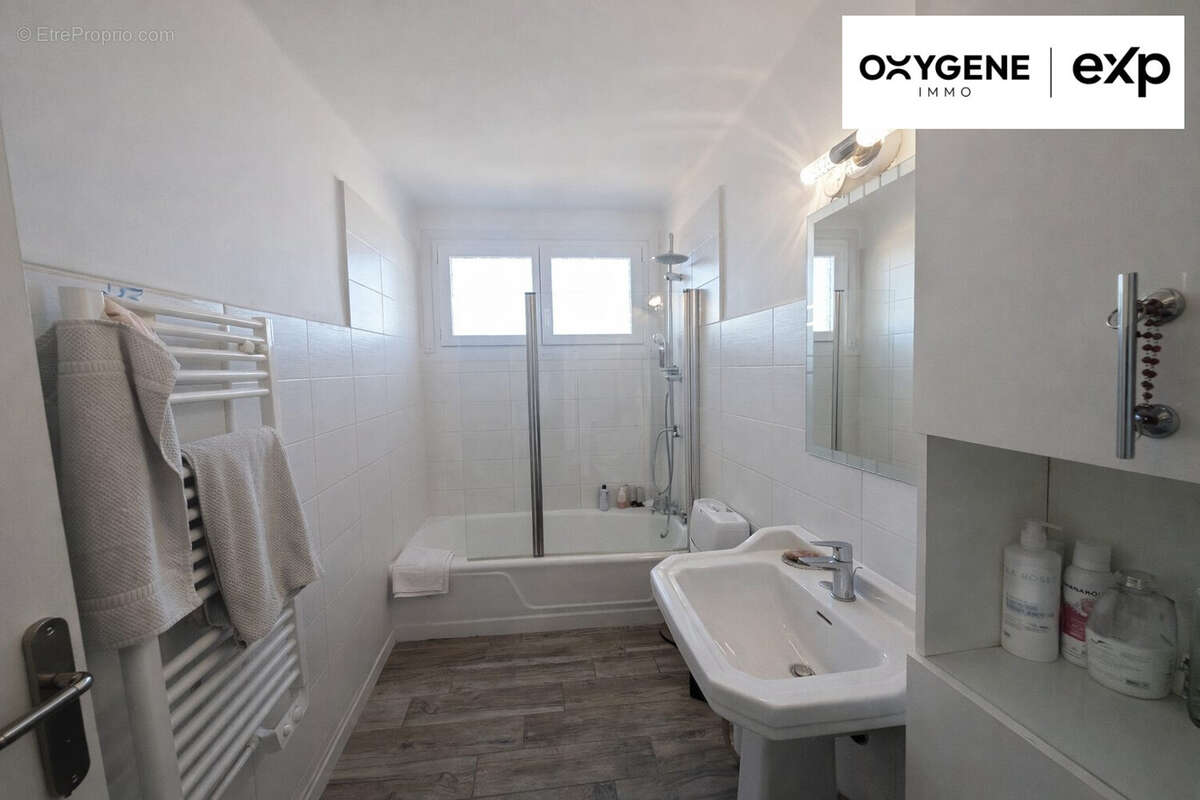 Salle de bain spacieuse - Appartement à PERPIGNAN