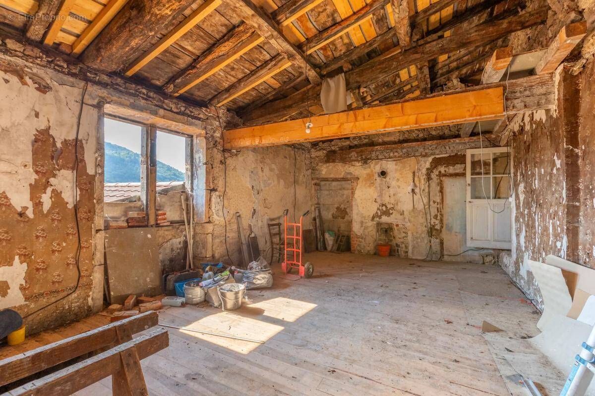 Maison à VAUX-EN-BEAUJOLAIS