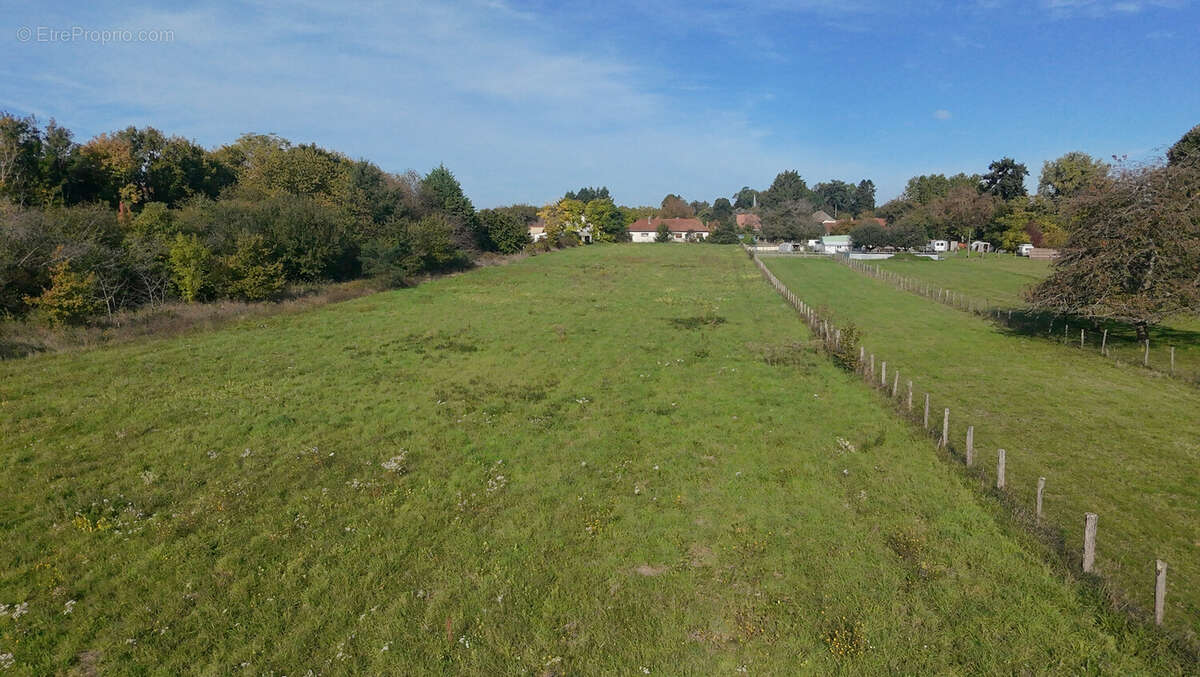 Terrain à POUILLY-SUR-SAONE