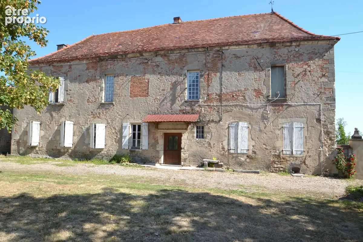 11  Kms de VICHY, très belle propriété à rénover - photo 8