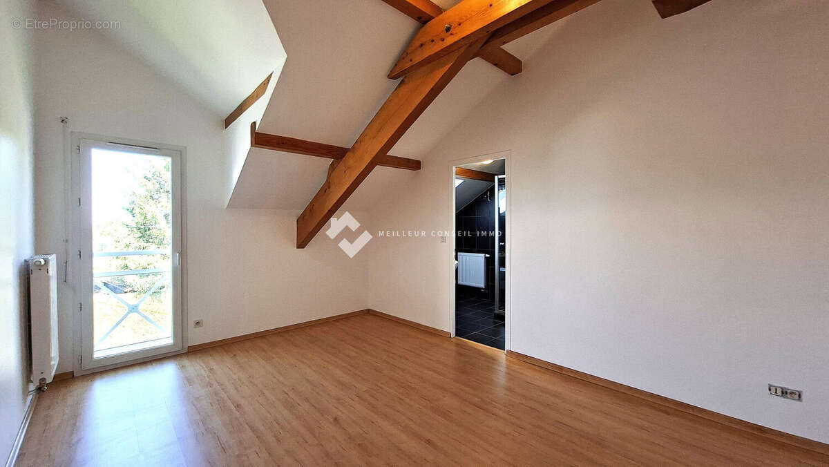 Maison à COLLONGES-SOUS-SALEVE