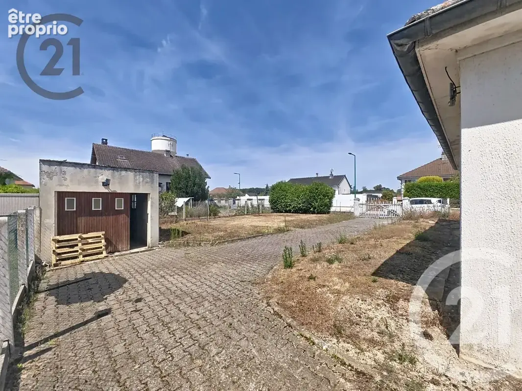 Maison 87 m² à Saint-Just-Sauvage  - photo 13