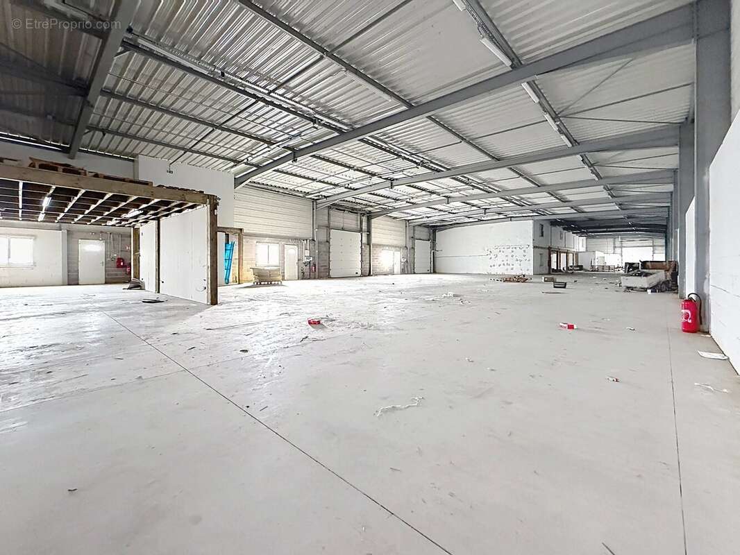 Plaisance Du Touch, Local de 1800 m². - photo 2