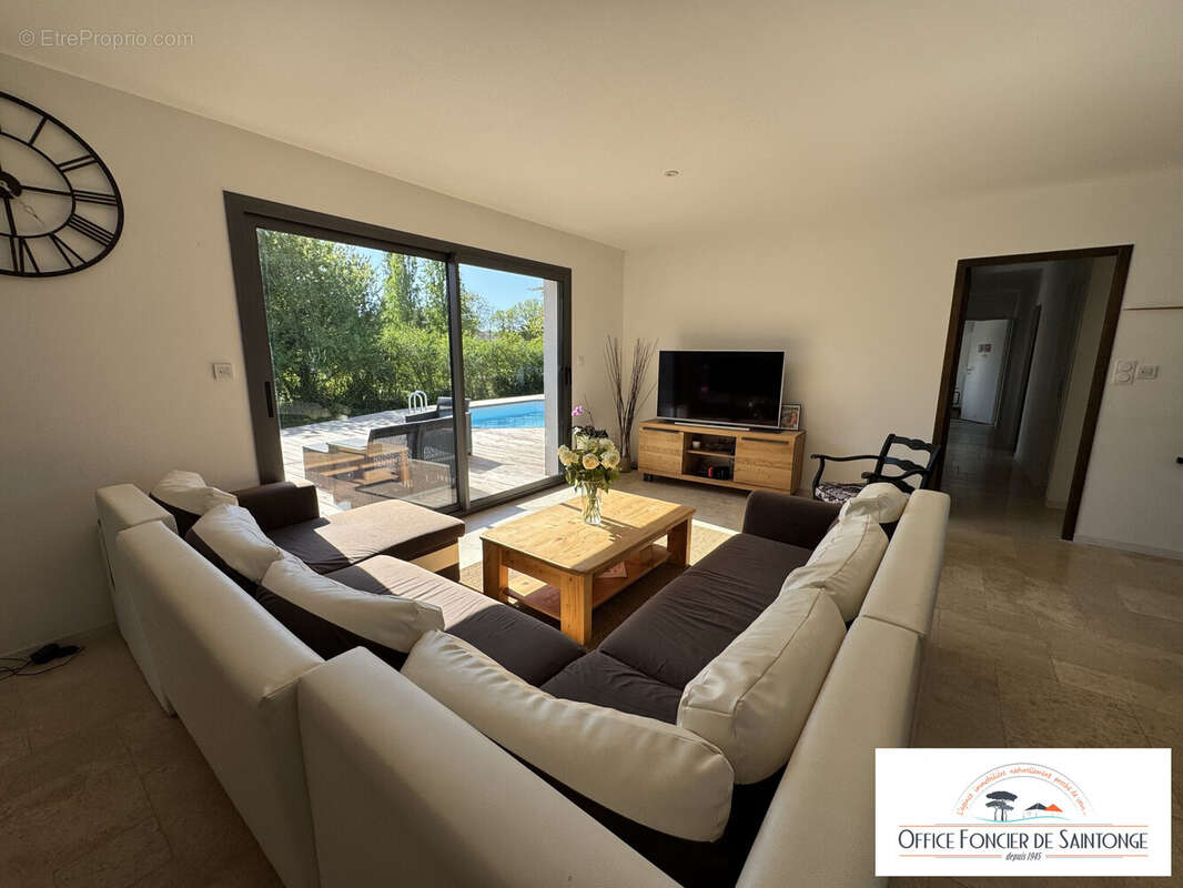 Maison à CHAILLEVETTE