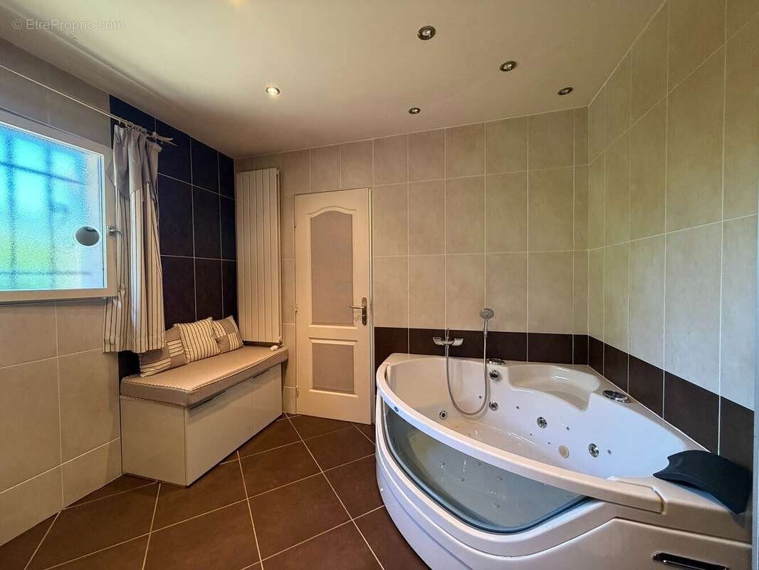 Maison 162 m² à Civray  - photo 7