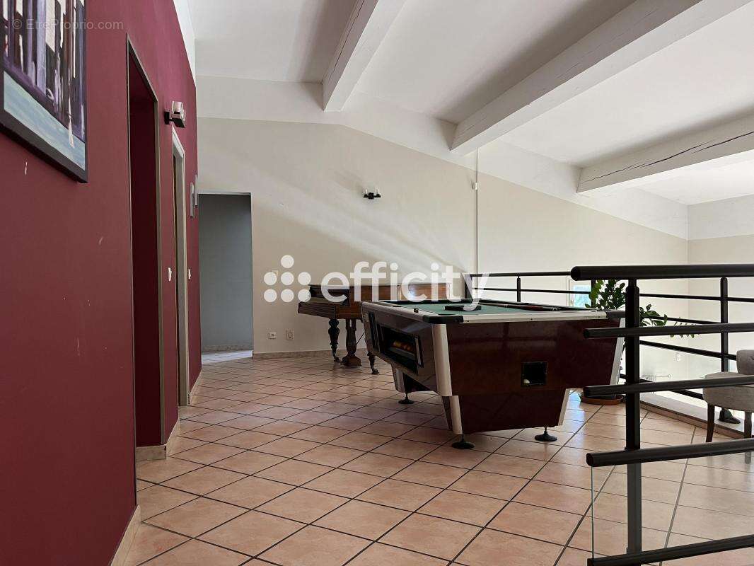 Maison 257 m² à Brignoles  - photo 14
