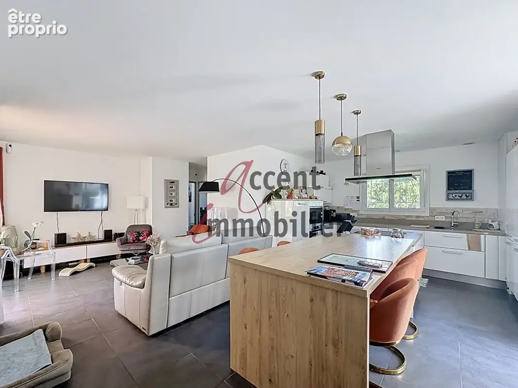 Mollégès, magnifique villa de plain pied avec piscine chauffée et garage - photo 5