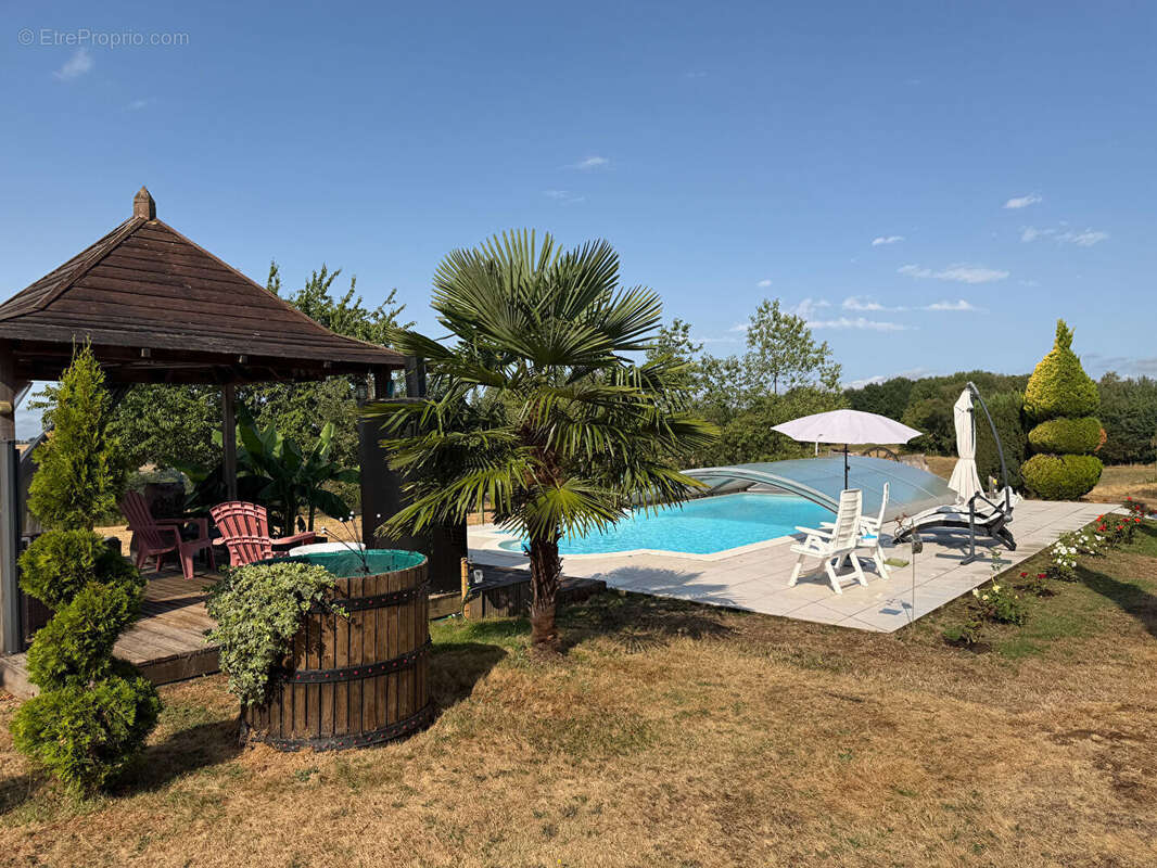 Ensemble immobilier de charme avec vue panoramique sur 2,5 hectares - photo 3