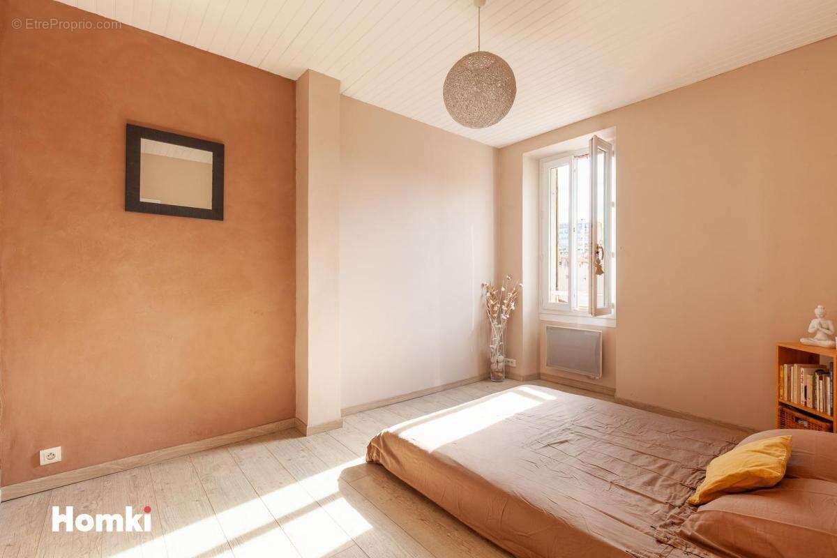 Appartement à MARSEILLE-7E