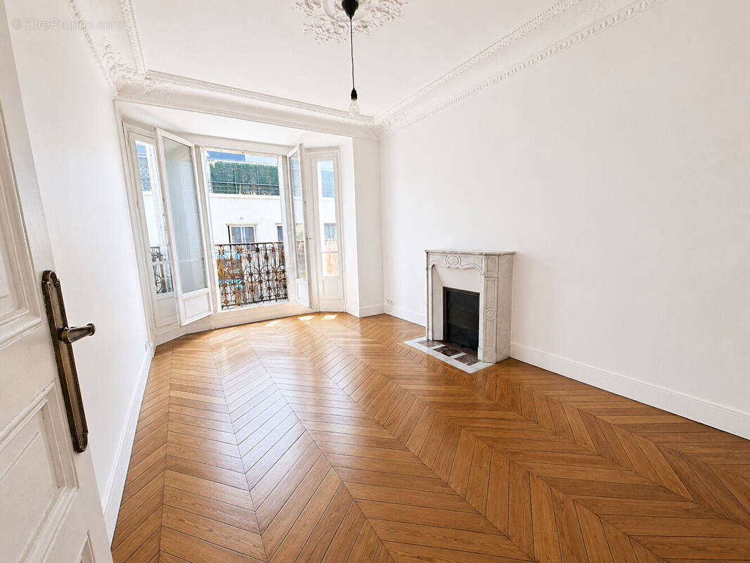 Appartement à PARIS-17E