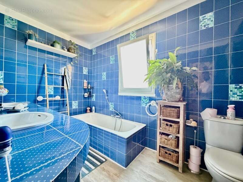 PEYMEINADE – Villa 189 m² avec appartement indépendant, piscine et jardin** - photo 12