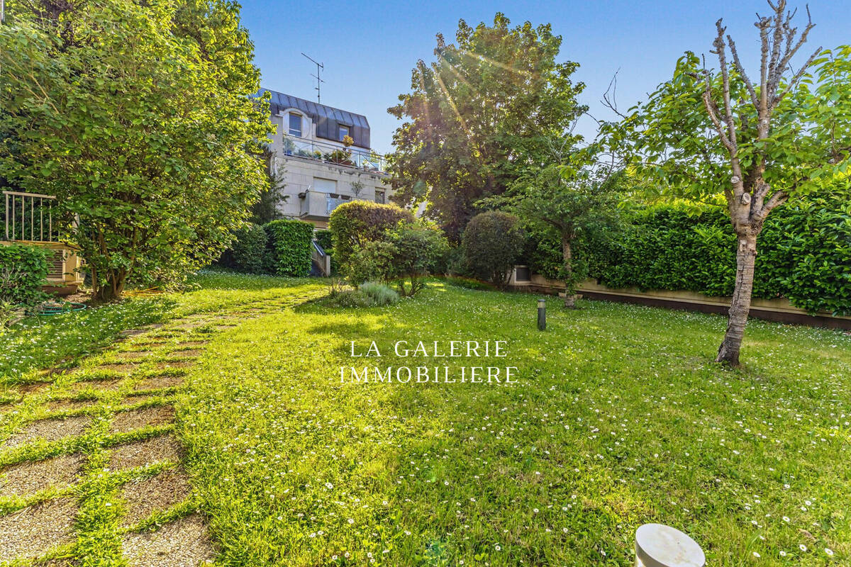 Appartement à SURESNES