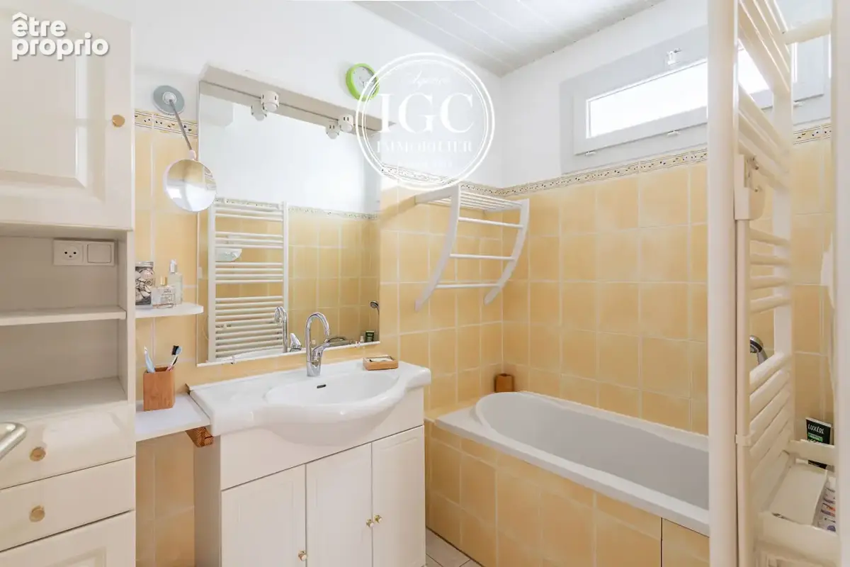 Maison plain pied - type 4 -  95 m² - garage et dependence - chateauneuf les martigues - photo 16