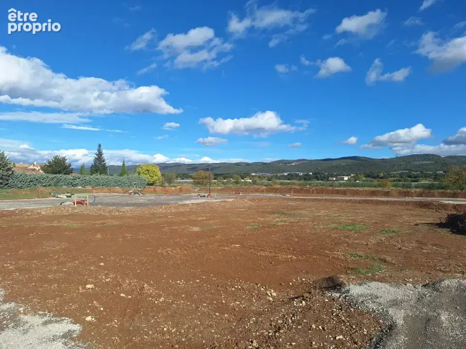 Terrain à LES MEES