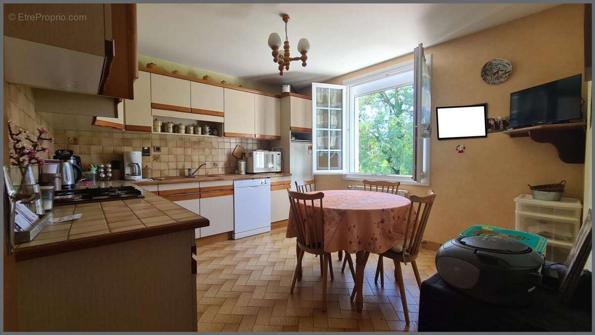 3 chambres, Bel espace en pelouse clos avec jardin - photo 8