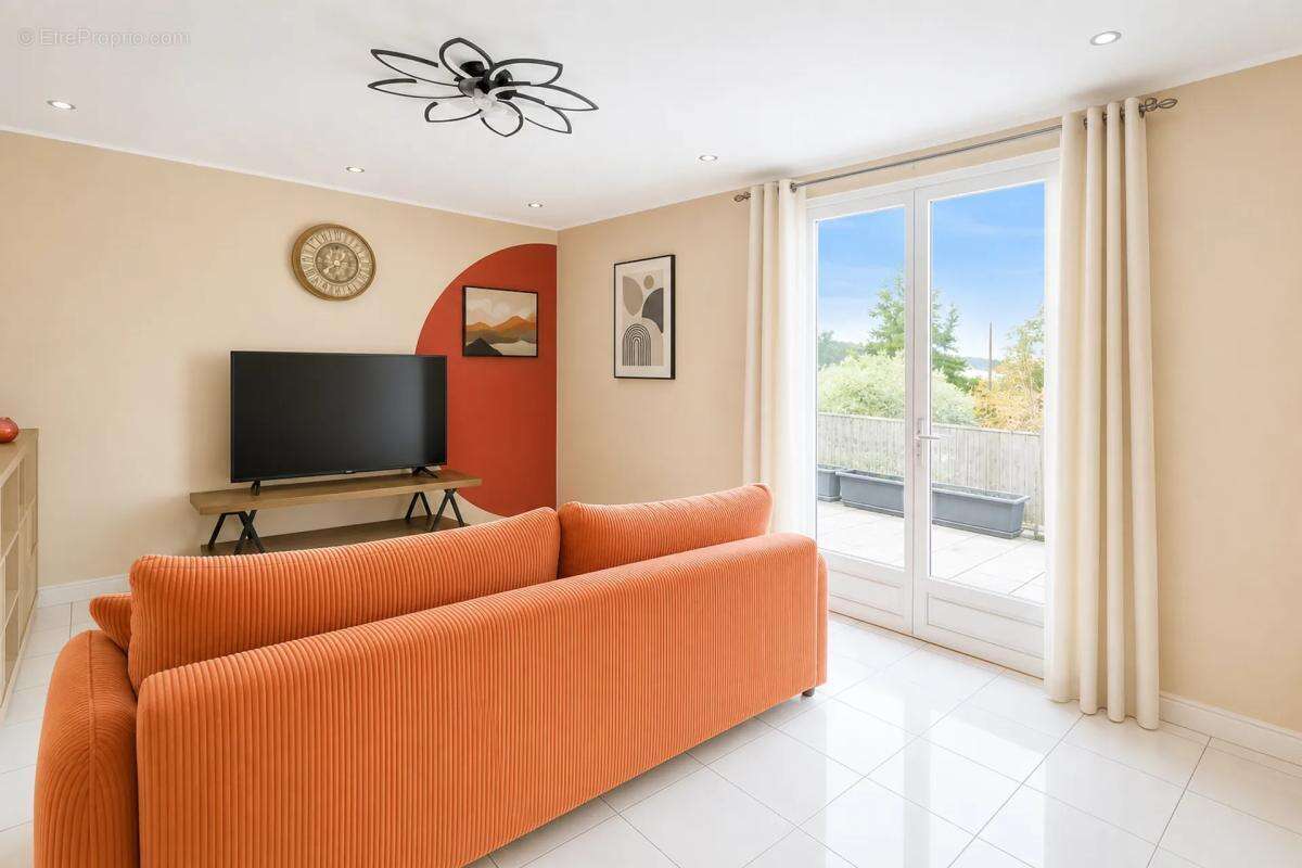Maison à LA BASTIDE-DES-JOURDANS