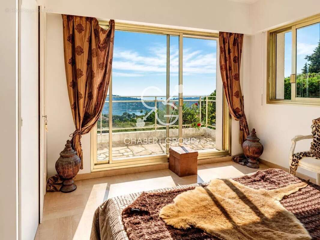 Villefranche-sur-mer - villa - 5 pièces - 237 m² - jardin paysager - rooftop - appartement de service 2 pièces - vue mer panoram - photo 9