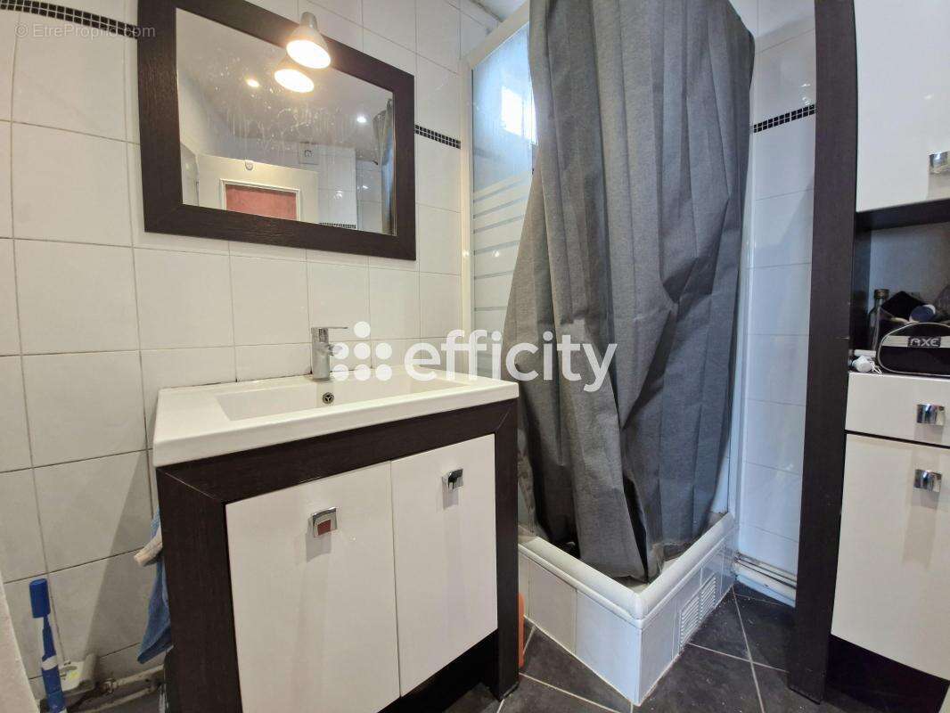 Appartement à LES PAVILLONS-SOUS-BOIS