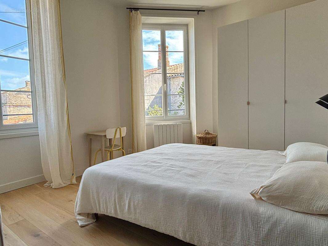 Maison À Vendre au cœur du centre-ville de Saint-Georges-d’Oléron - photo 8