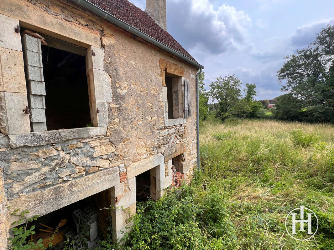 Maison à LOYE-SUR-ARNON