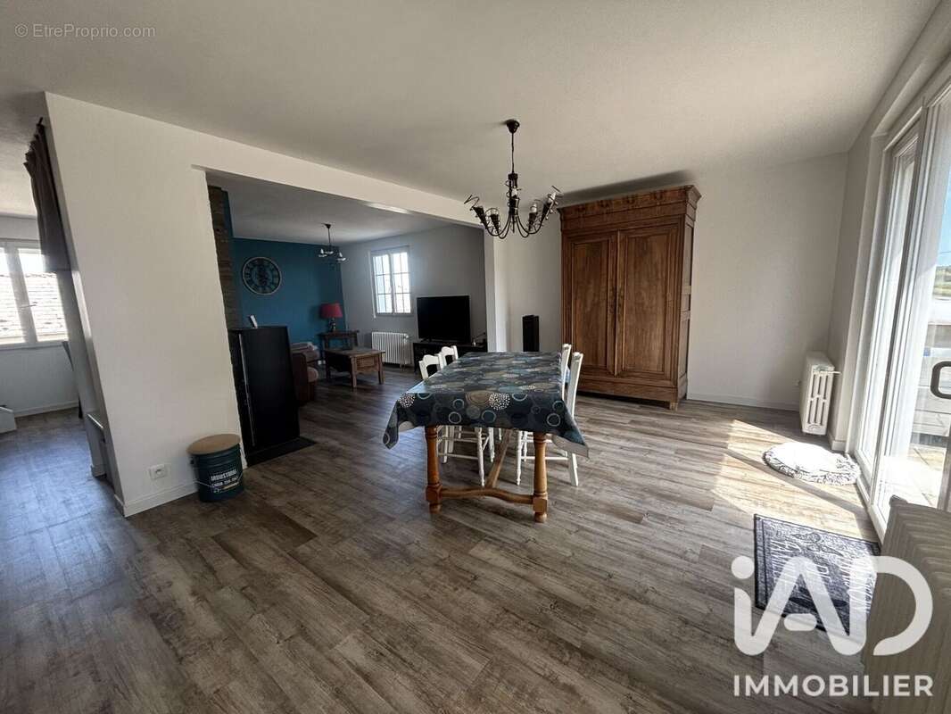 Maison 118 m² à Vernantes  - photo 3