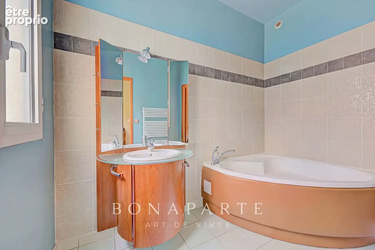 Au pied du métro marcel-sembat — souplex de 118 m² au sol - photo 9