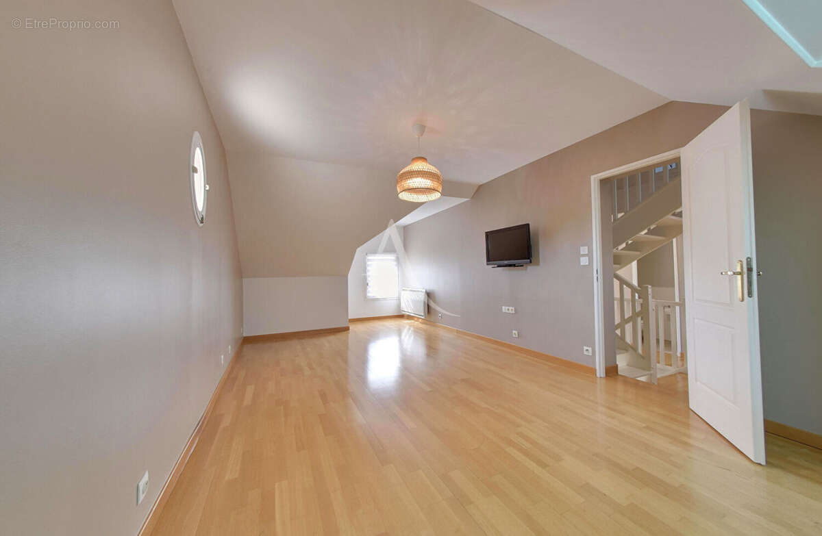 Maison à OZOIR-LA-FERRIERE