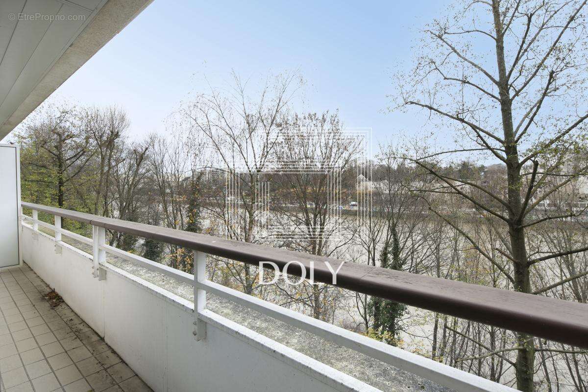 Appartement à NEUILLY-SUR-SEINE