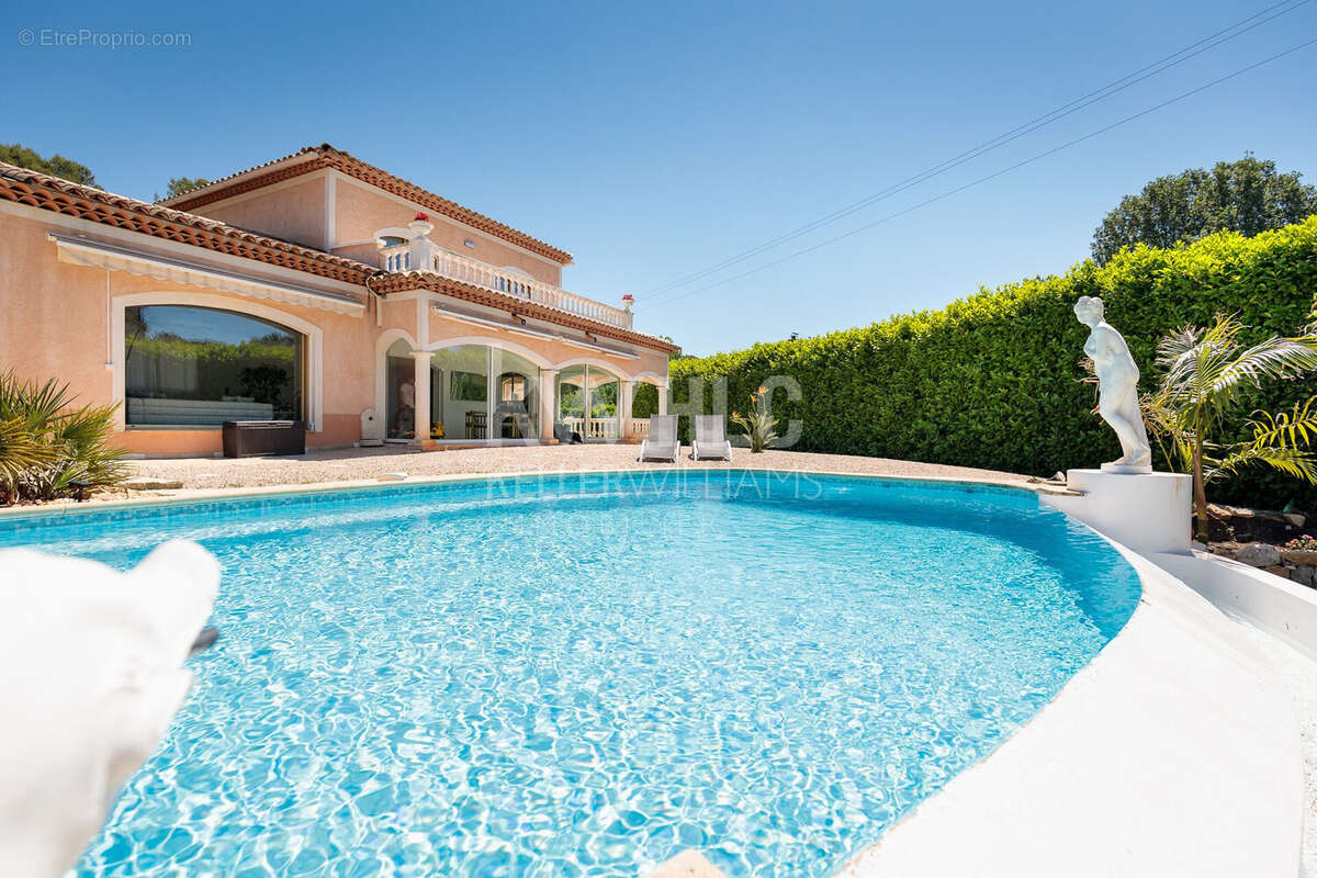 Maison à ROQUEFORT-LES-PINS