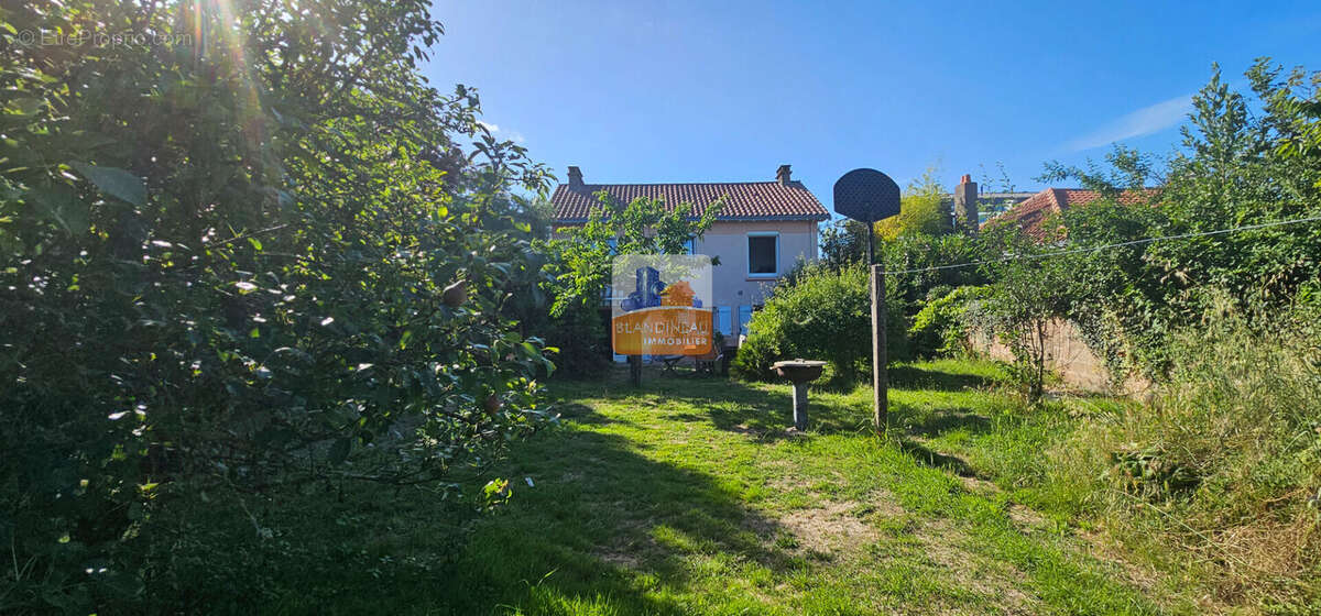 Maison non mitoyenne  centre de Rezé avec  4 CH + bureau - photo 2