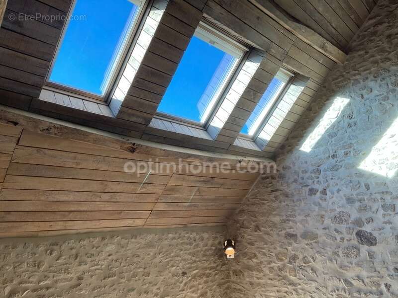 Maison à MAILHAC-SUR-BENAIZE