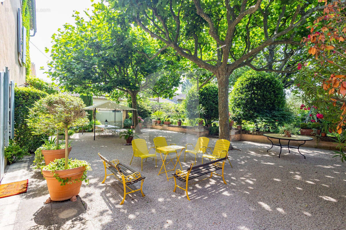 Maison à L'ISLE-SUR-LA-SORGUE